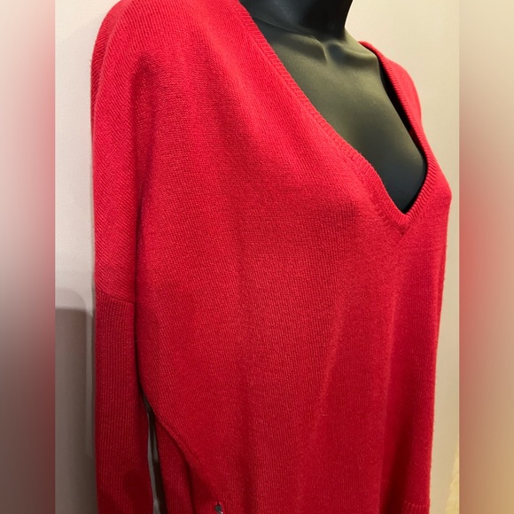 Beautiful Fuchsia Sweater! - Picture 5 of 7